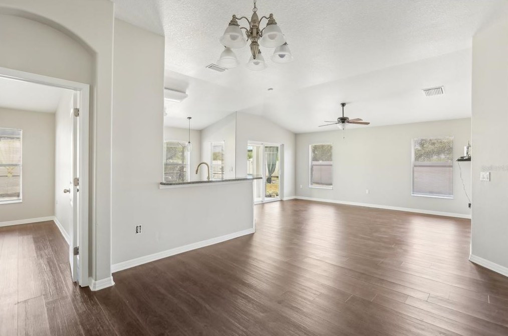 8002 Alamosa Wood Ave, Ruskin FL 33573-0144 exterior