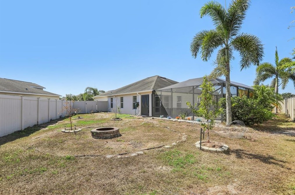 8002 Alamosa Wood Ave, Ruskin FL 33573-0144 exterior