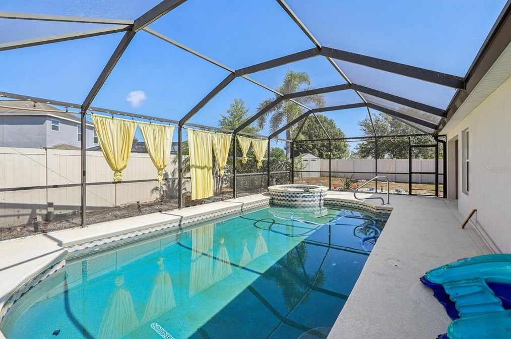 8002 Alamosa Wood Ave, Ruskin FL 33573-0144 exterior