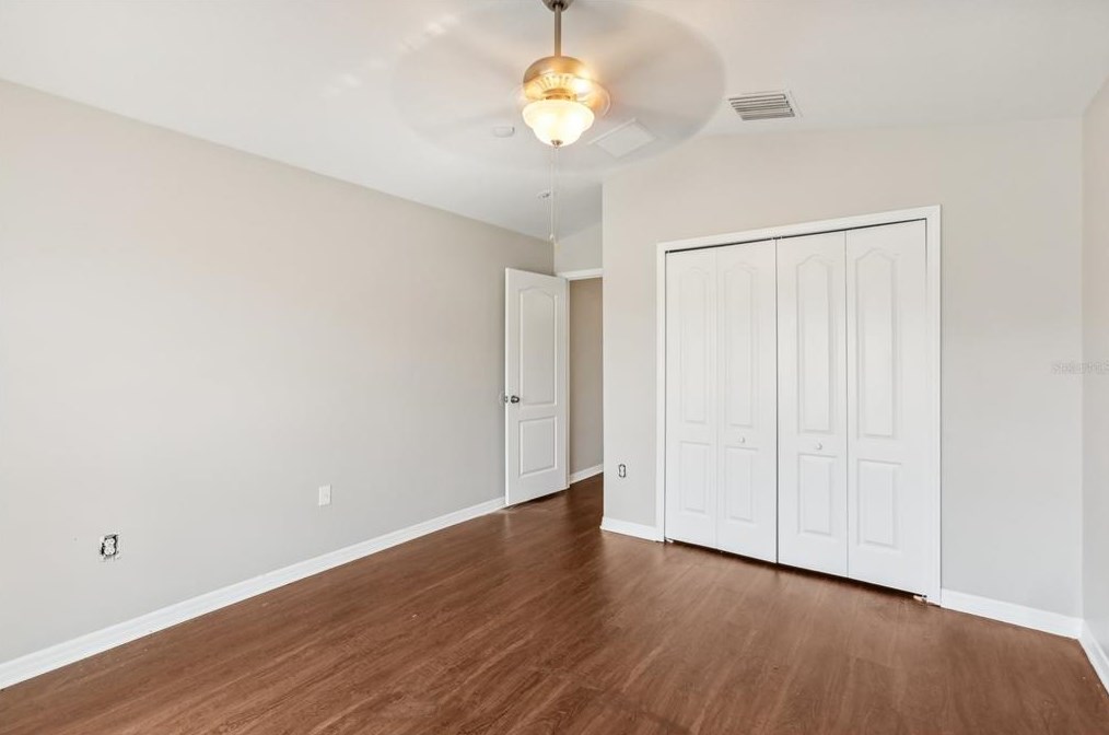 8002 Alamosa Wood Ave, Ruskin FL 33573-0144 exterior