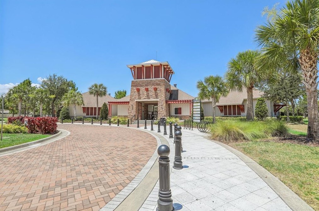 8002 Alamosa Wood Ave, Ruskin FL 33573-0144 exterior