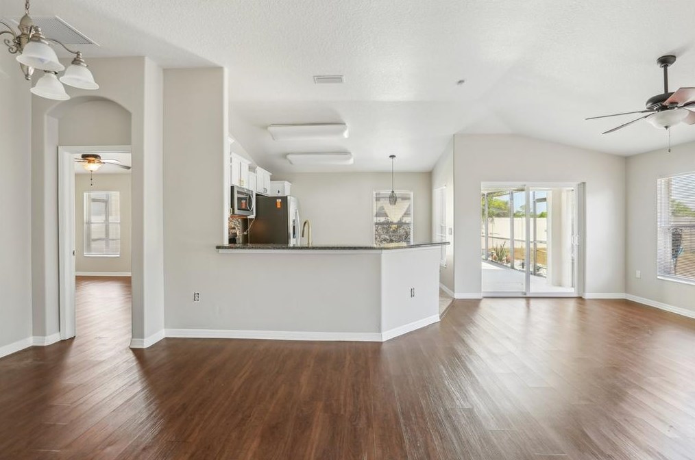 8002 Alamosa Wood Ave, Ruskin FL 33573-0144 exterior