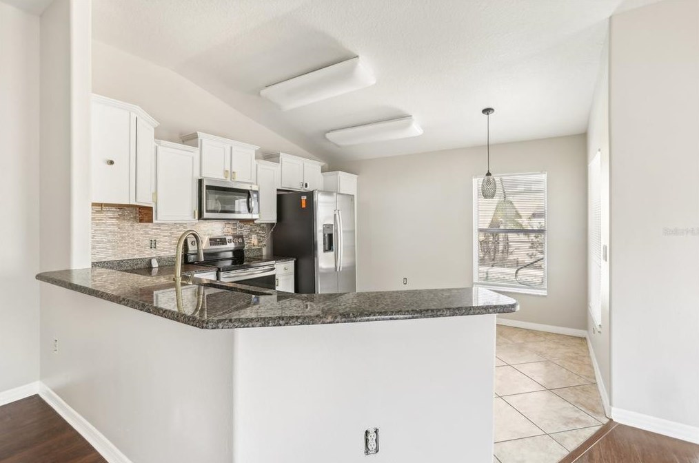 8002 Alamosa Wood Ave, Ruskin FL 33573-0144 exterior