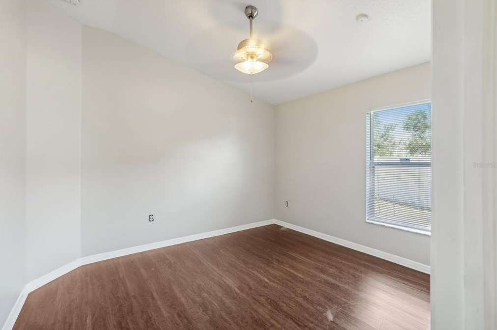 8002 Alamosa Wood Ave, Ruskin FL 33573-0144 exterior