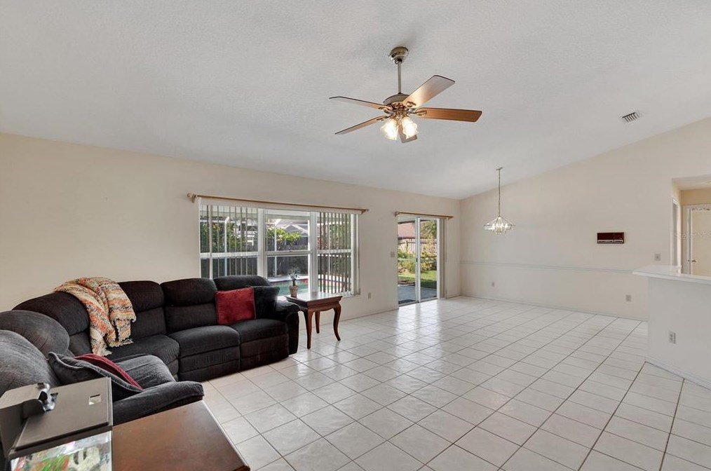 1717 Compton St, Brandon FL  33511-1865 exterior