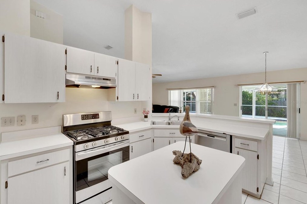 1717 Compton St, Brandon FL  33511-1865 exterior