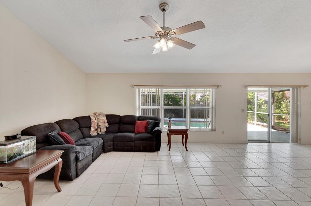 1717 Compton St, Brandon FL  33511-1865 exterior