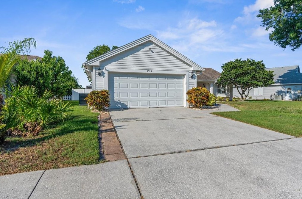 7915 Lake Placid Ln, New Port Richey, FL 34655-4272