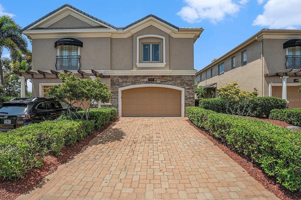 652 Saxony Blvd, Saint Petersburg, FL 33716-1284
