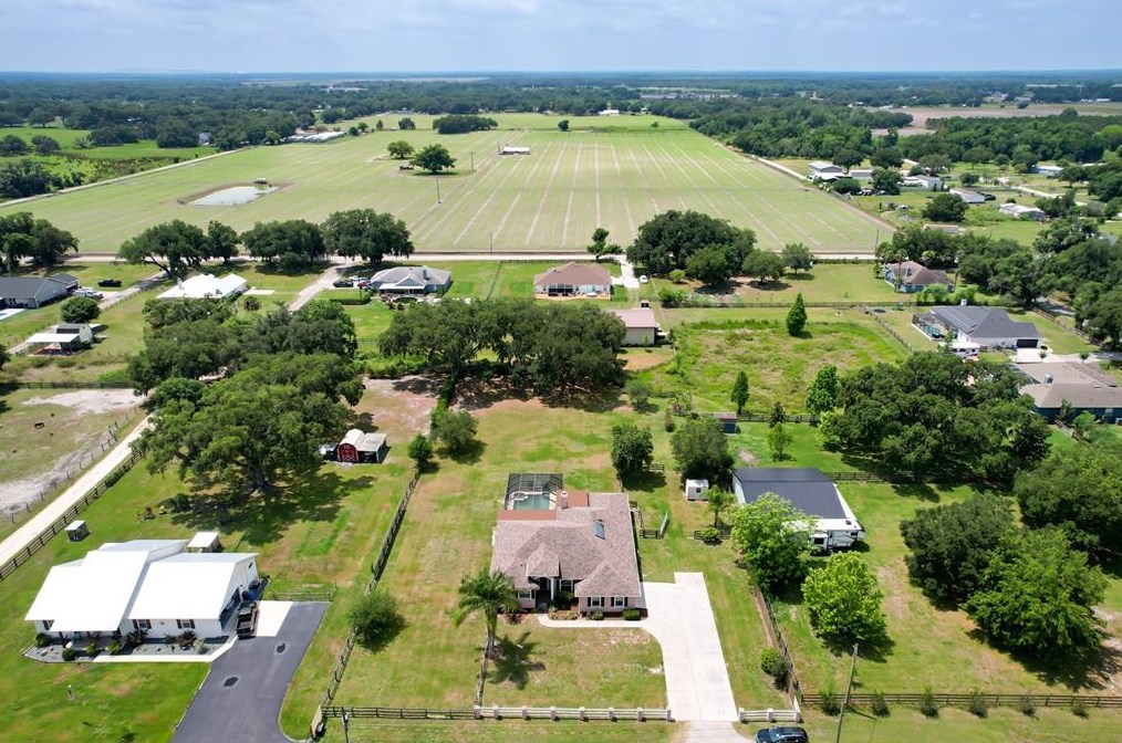 611 Robinson Oaks Ln, Plant City, FL 33567-3511