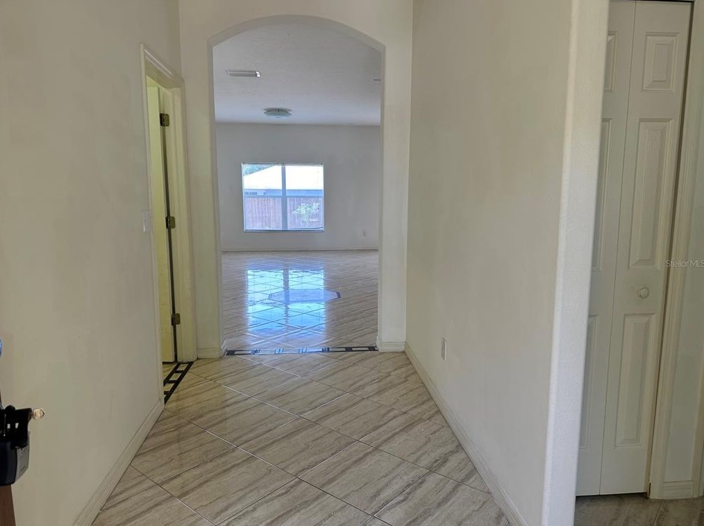 903 Coade Stone Dr, Seffner, FL 33584-3592