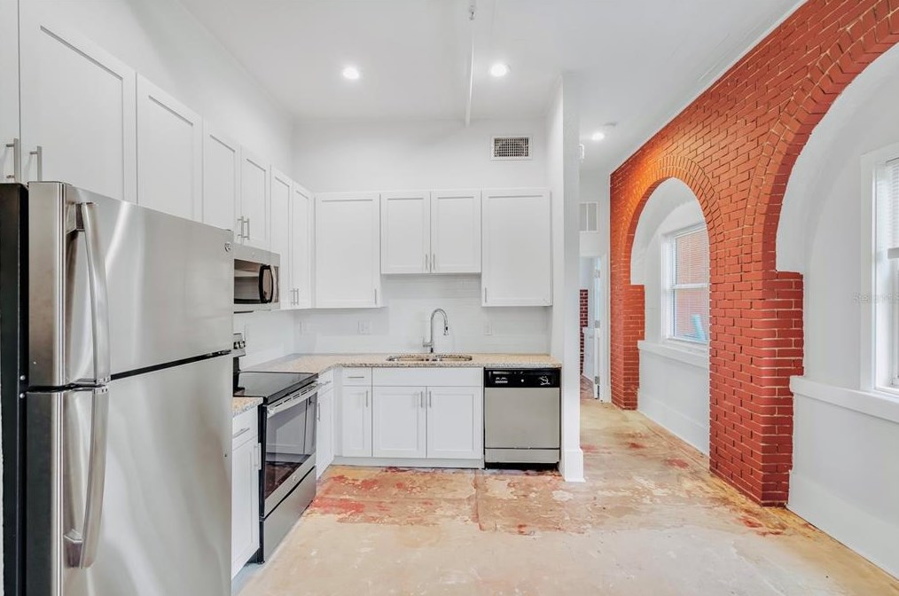 1090 10th St N #3, Saint Petersburg, FL 33705