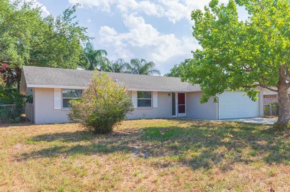 540 Firefly Ln, Ruskin, FL 33572