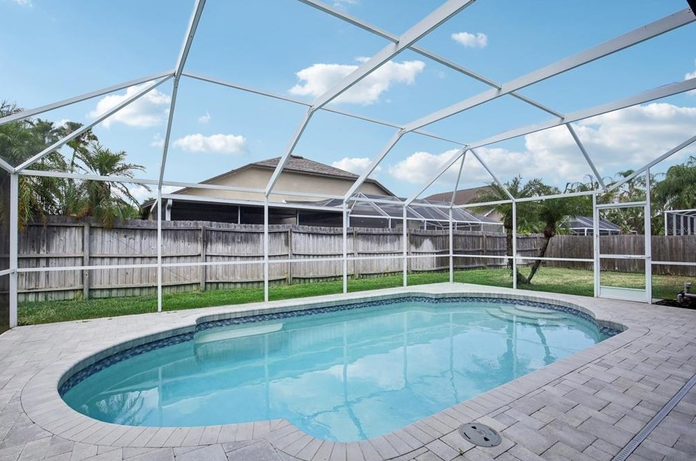 10010 Kingshyre Way, Tampa FL 33647-2875 exterior