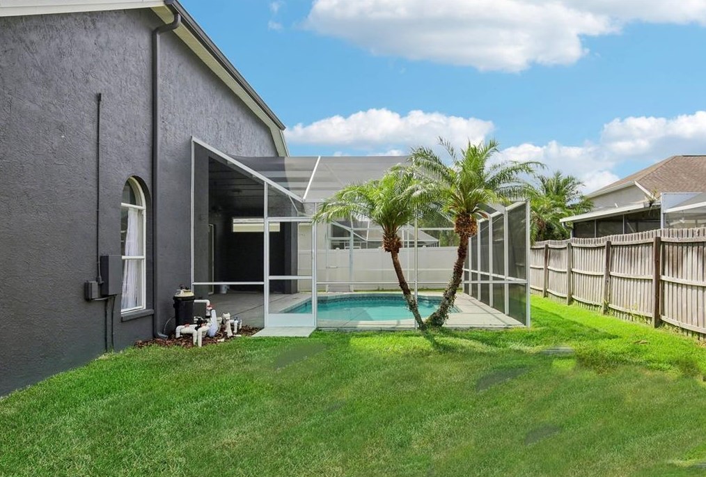 10010 Kingshyre Way, Tampa FL 33647-2875 exterior