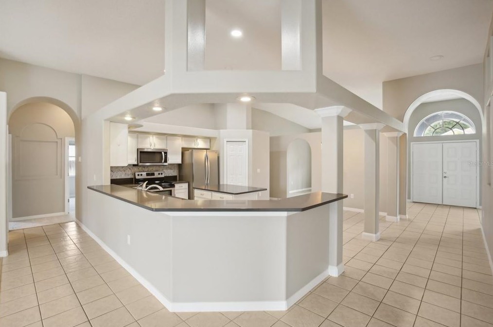 10010 Kingshyre Way, Tampa FL 33647-2875 exterior