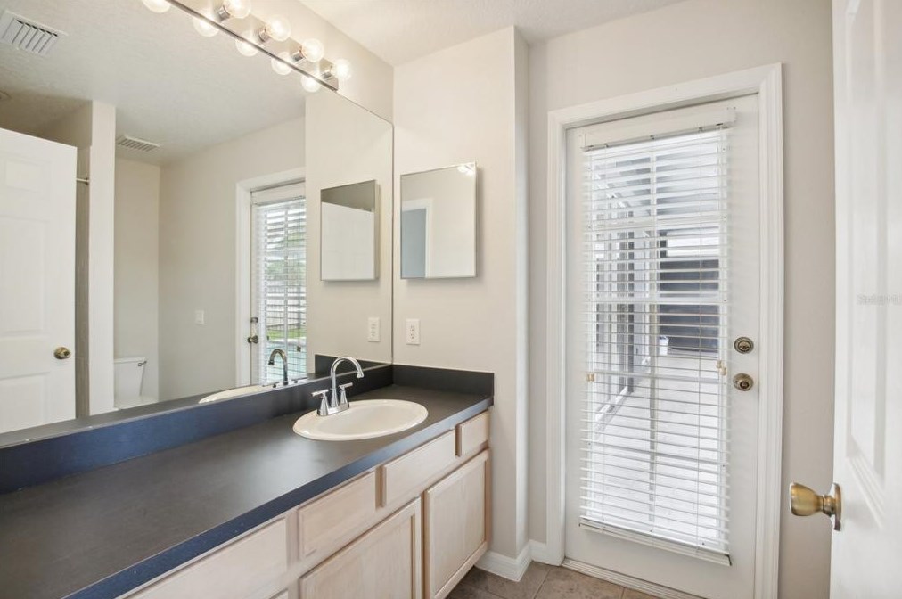 10010 Kingshyre Way, Tampa FL 33647-2875 exterior