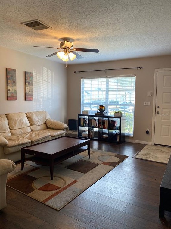 427 Kensington Lake Cir, Brandon, FL 33511-3881