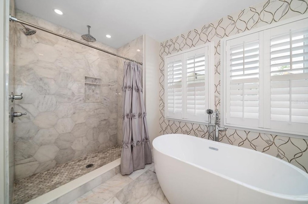 2109 Watrous Ave, Tampa FL 33629-5344 exterior