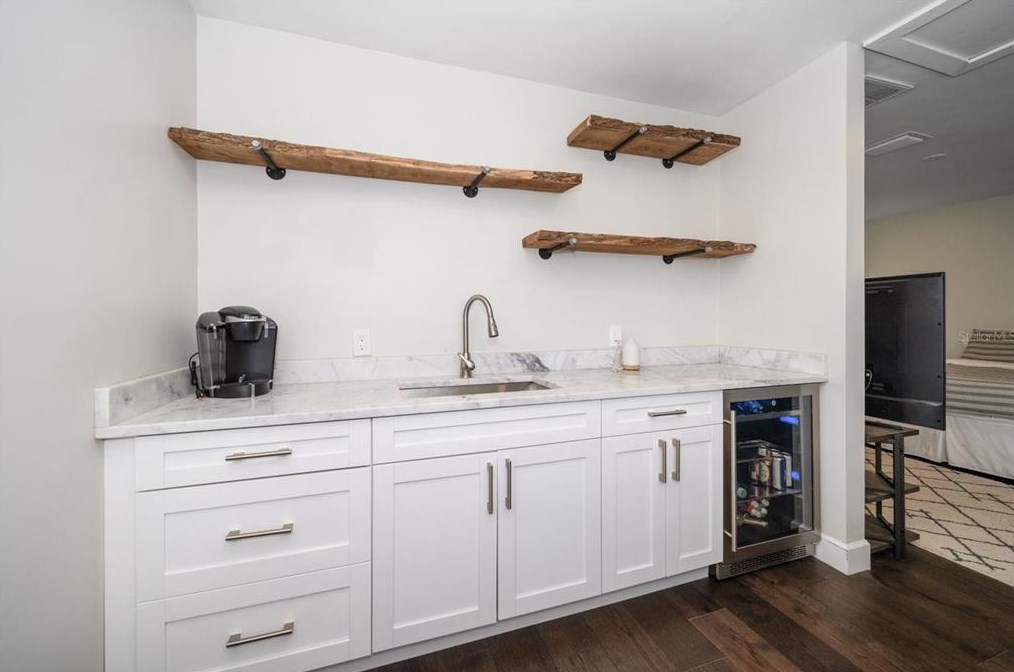 2109 Watrous Ave, Tampa FL 33629-5344 exterior