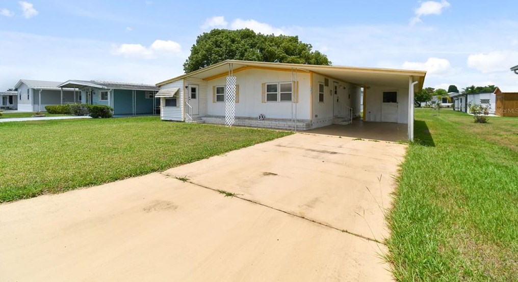 5353 Comanche St, Zephyrhills, FL 33542-3000