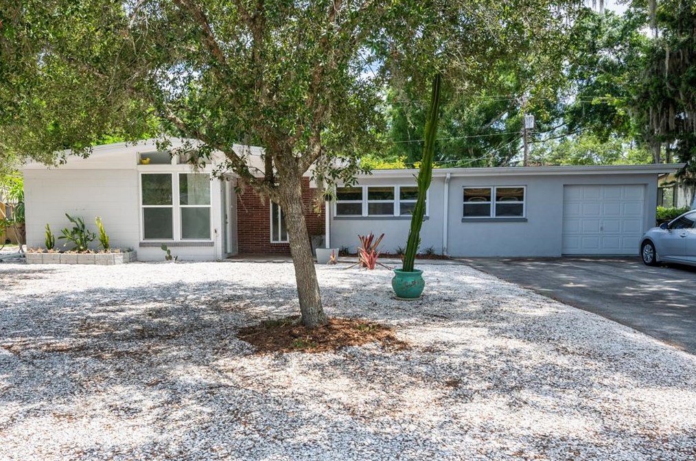 811 River Dr, Tampa FL  33617-7839 exterior