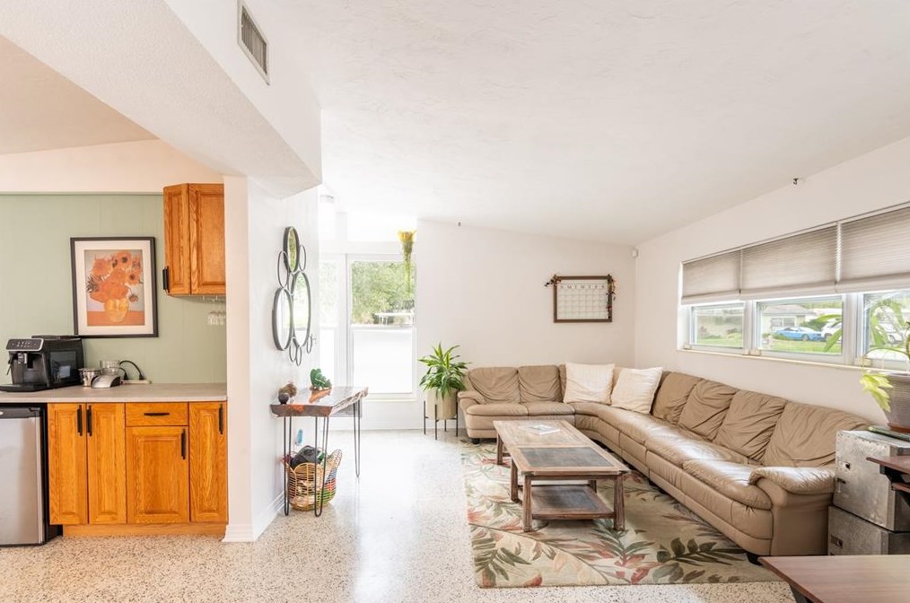 811 River Dr, Tampa FL  33617-7839 exterior