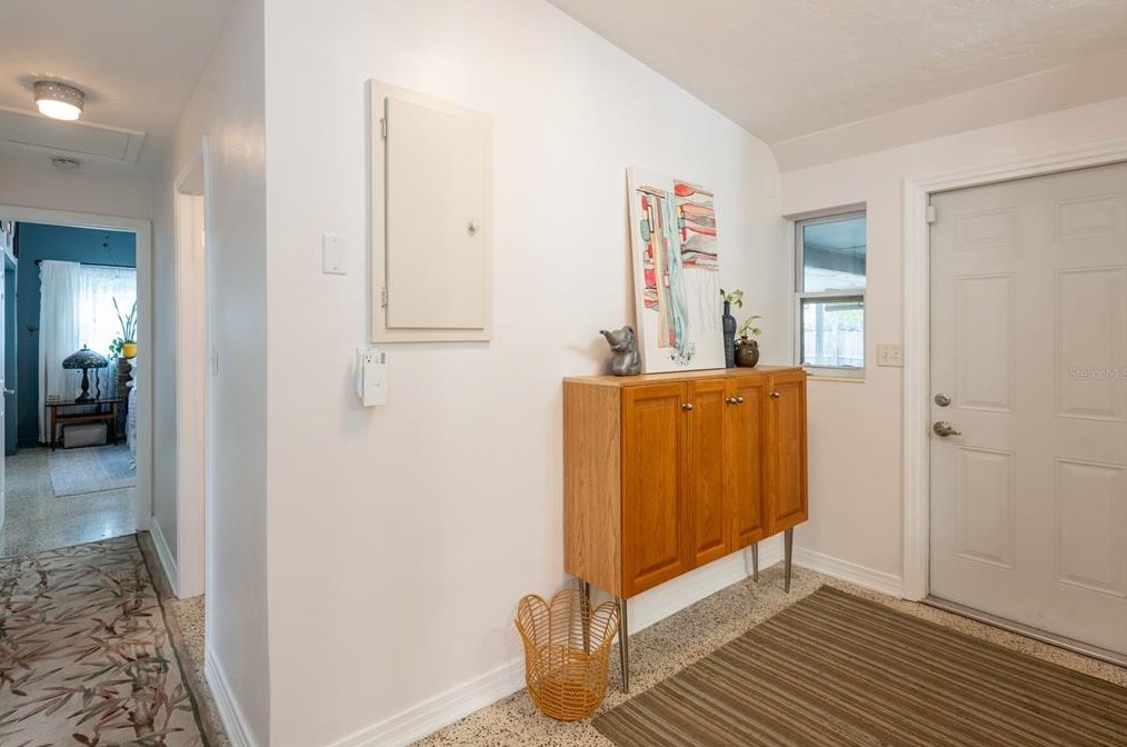 811 River Dr, Tampa FL  33617-7839 exterior