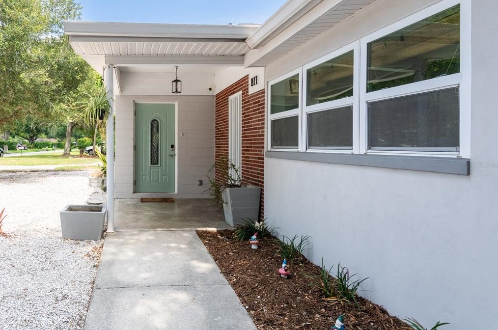811 River Dr, Tampa FL  33617-7839 exterior