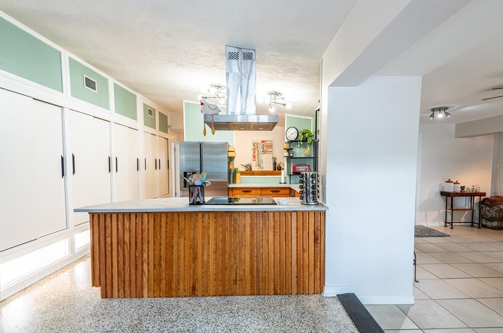 811 River Dr, Tampa FL  33617-7839 exterior