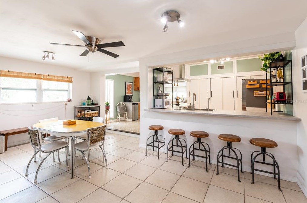 811 River Dr, Tampa FL  33617-7839 exterior