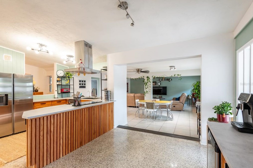 811 River Dr, Tampa FL  33617-7839 exterior