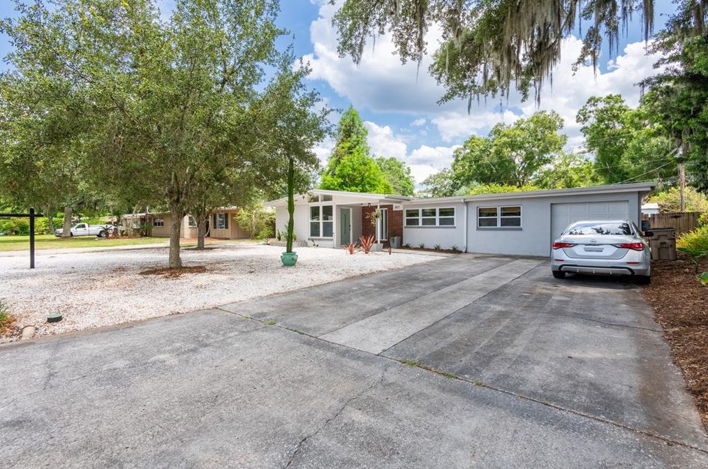 811 River Dr, Tampa FL  33617-7839 exterior