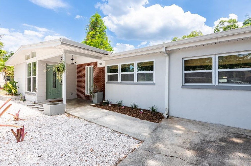 811 River Dr, Tampa FL  33617-7839 exterior