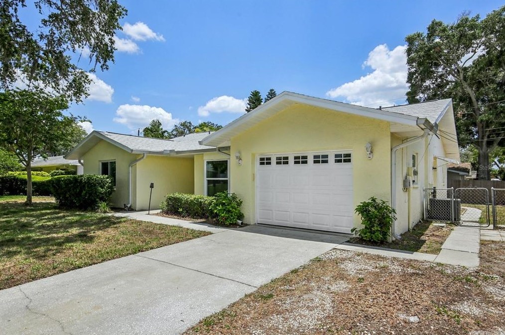 1011 Connecticut Rd, Tarpon Springs, FL 34689-2828