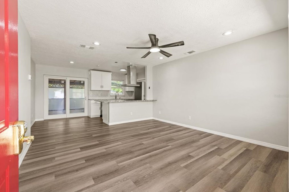 5735 15th Ave, Saint Petersburg, FL 33707-3422