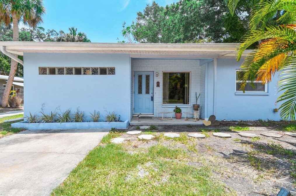305 Bath St, Tarpon Springs, FL 34689-3510
