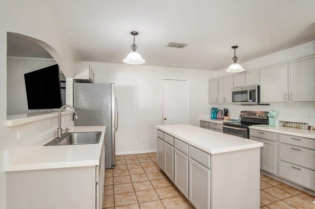 6538 Tabogi Trl, Zephyrhills FL 33545-1362 exterior