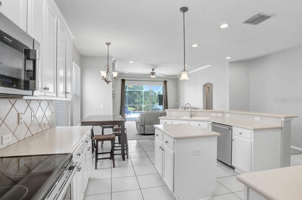 10027 Brompton Dr, Tampa FL 33626-5125 exterior