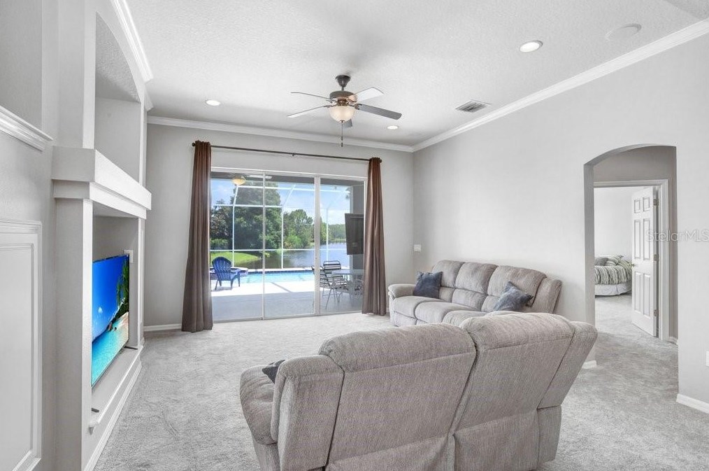 10027 Brompton Dr, Tampa FL 33626-5125 exterior