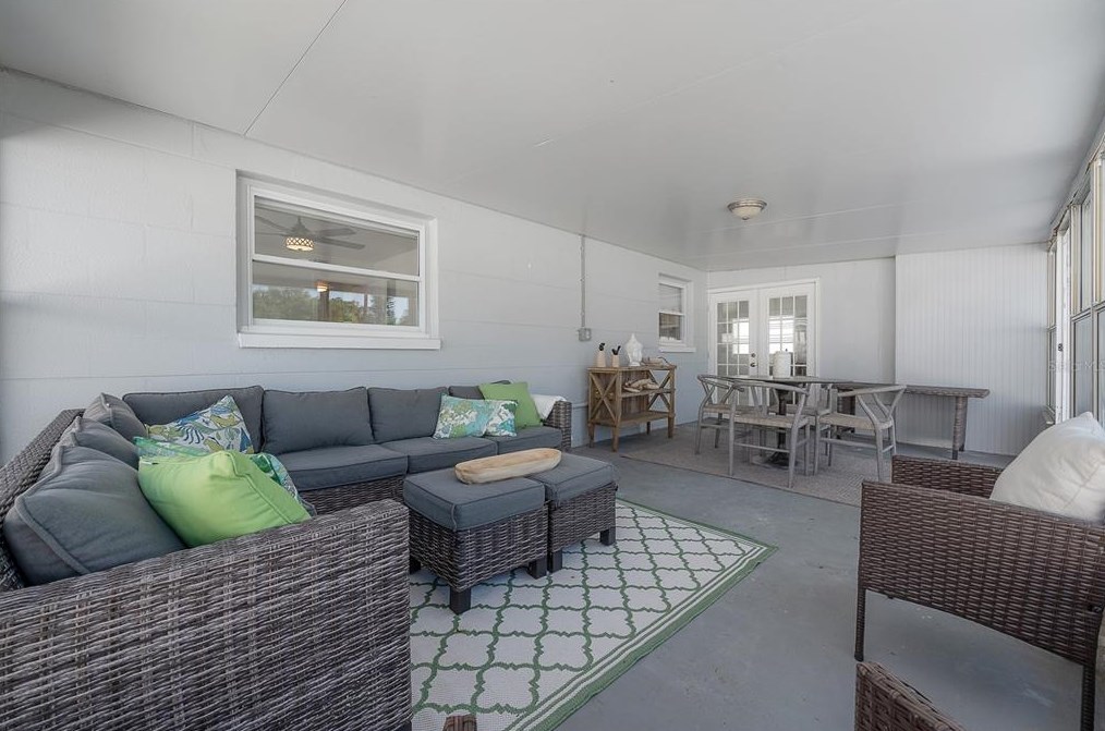 826 90th Ave, Saint Petersburg FL  33702-3024 exterior