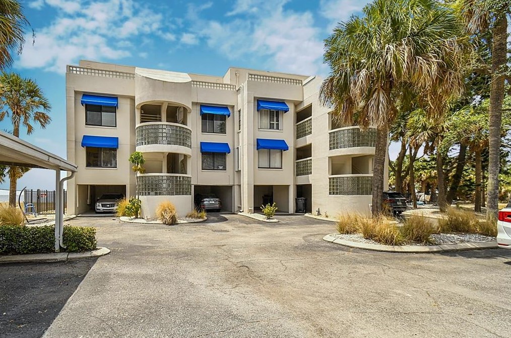 6504 Surfside Blvd #8, Ruskin, FL 33572