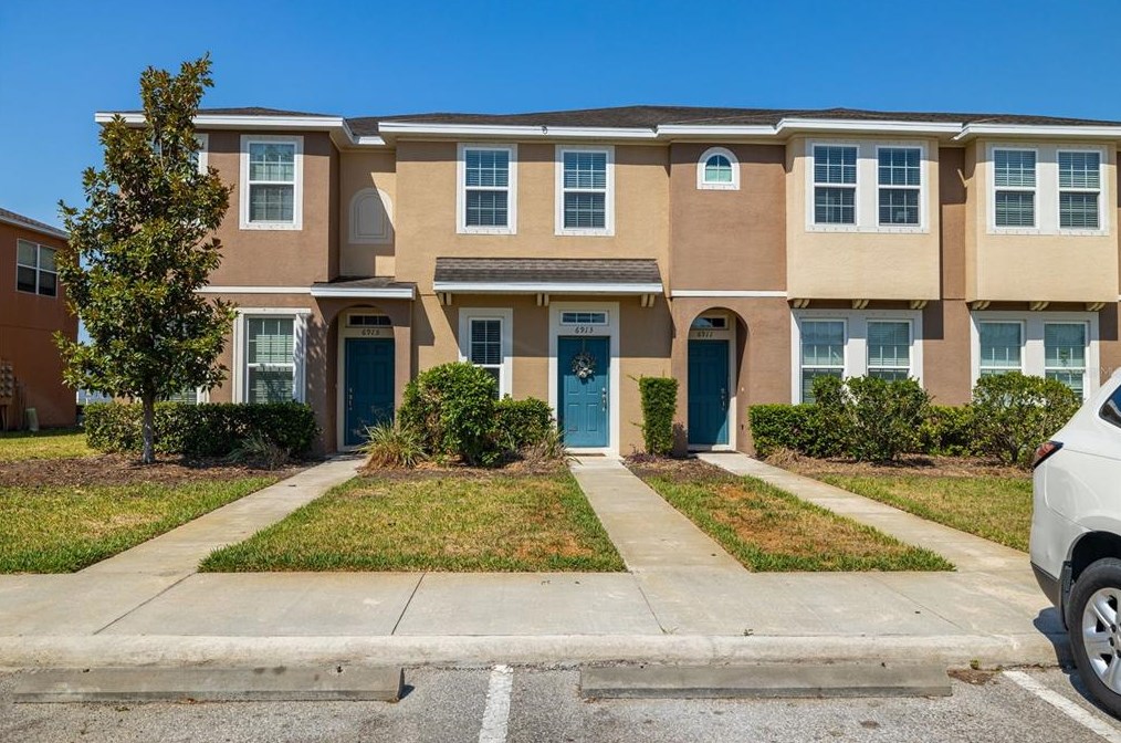 6913 Towering Spruce Dr, Riverview, FL 33578-8865