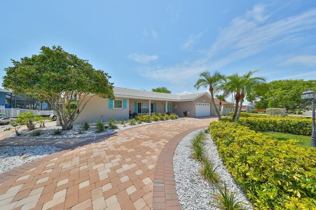 6345 Cocoa Ln, Ruskin, FL 33572-2319