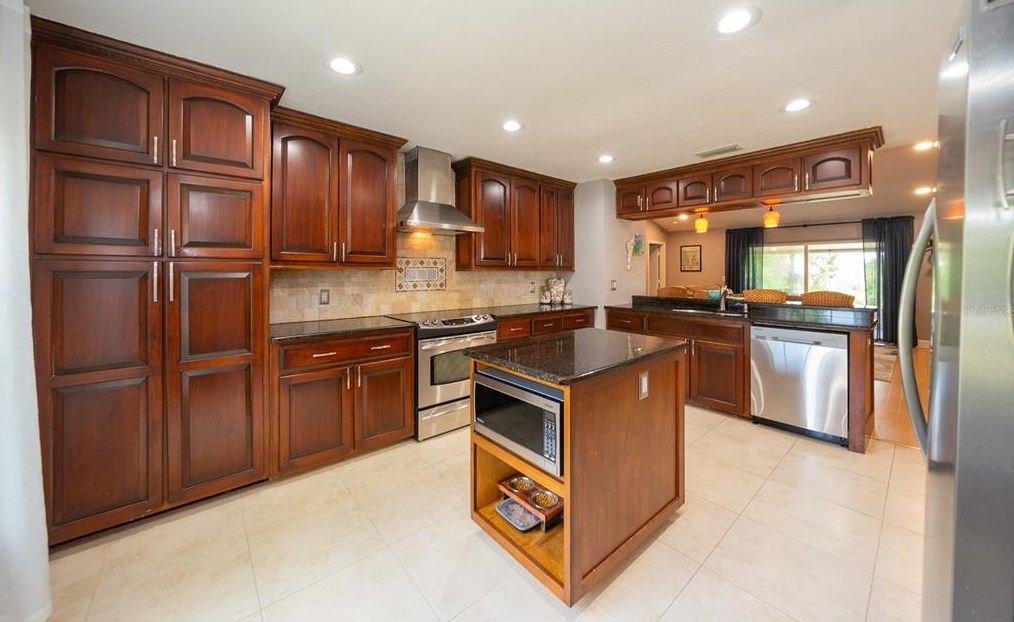 1905 Cutty Bay Ct, Oldsmar, FL 34677-2656
