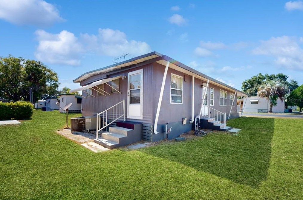 37432 Tropical Dr, Zephyrhills FL 33541-5353 exterior