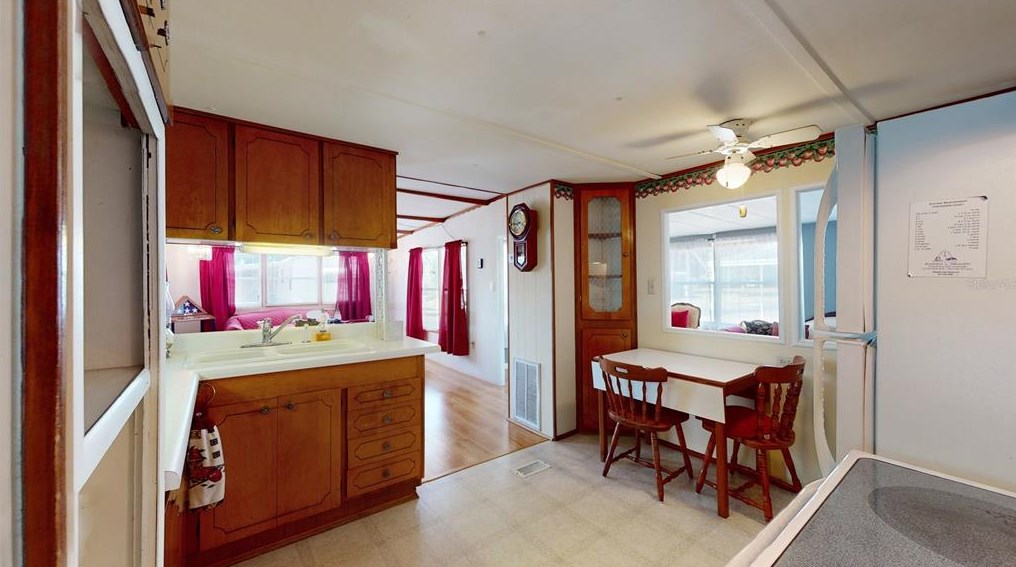 37432 Tropical Dr, Zephyrhills FL 33541-5353 exterior