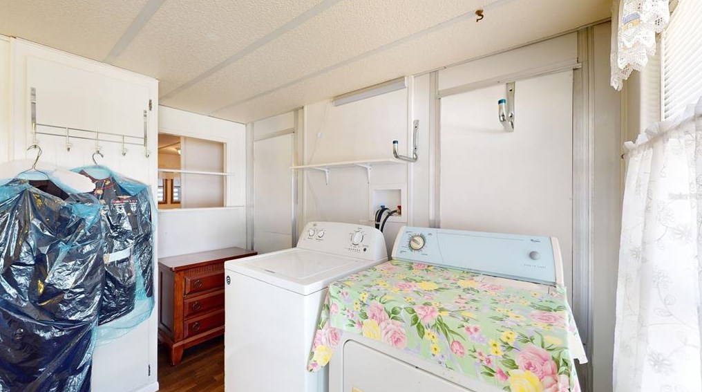 37432 Tropical Dr, Zephyrhills FL 33541-5353 exterior