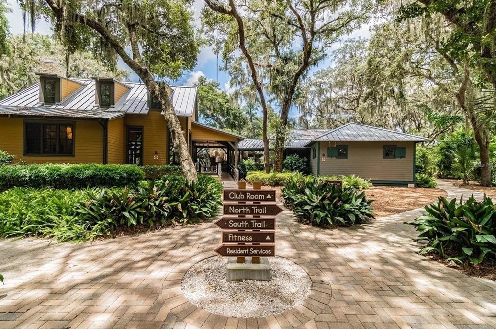 13518 Circa Crossing Dr, Lithia FL  33547 exterior