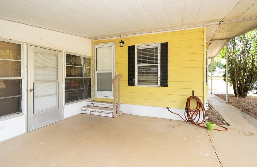 8122 Adel Ln, Zephyrhills, FL 33540-5736